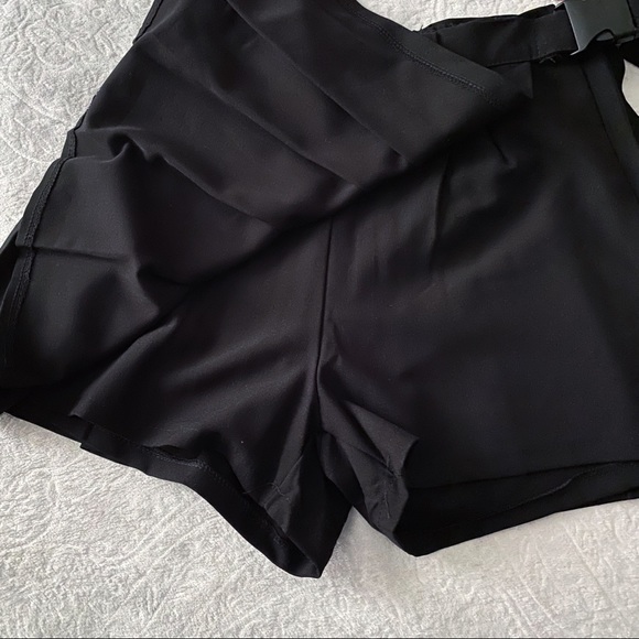 Tape Belt Buckle Black Stretchy Pleated Skort - Picture 8 of 12